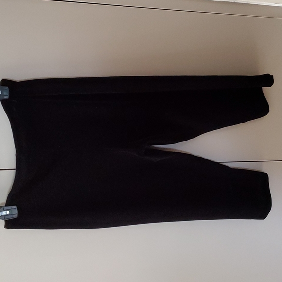 BEBE black velvety stretch high rise cropped leggins - Picture 2 of 4